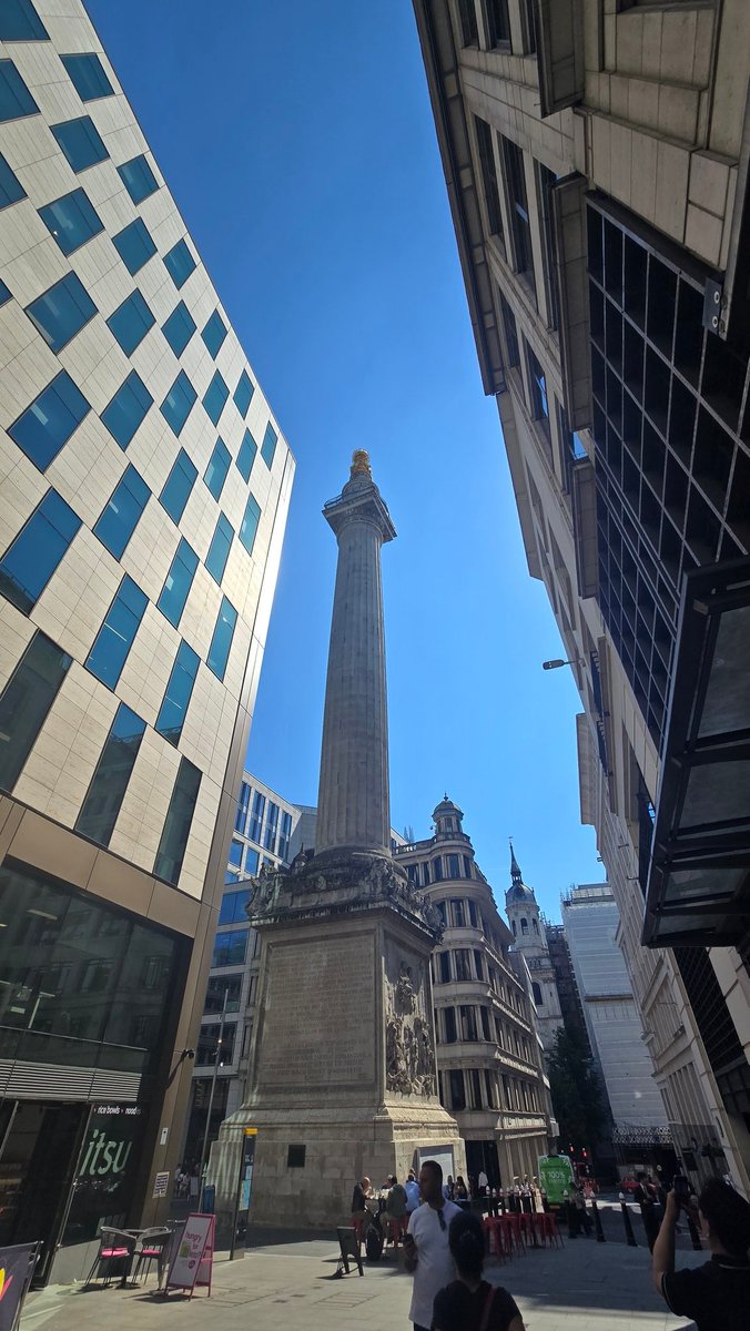 Out and about today...getting my steps in between meetings 
What a beautiful day 😍😎🌞