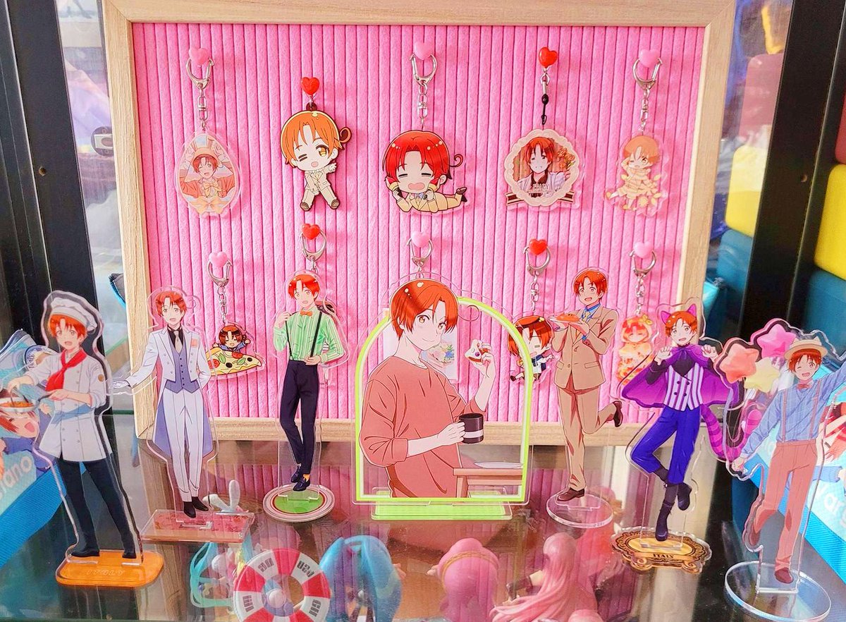 hetalianboot's tweet image. my italy shelves 🩷 #hetalia #aphitaly