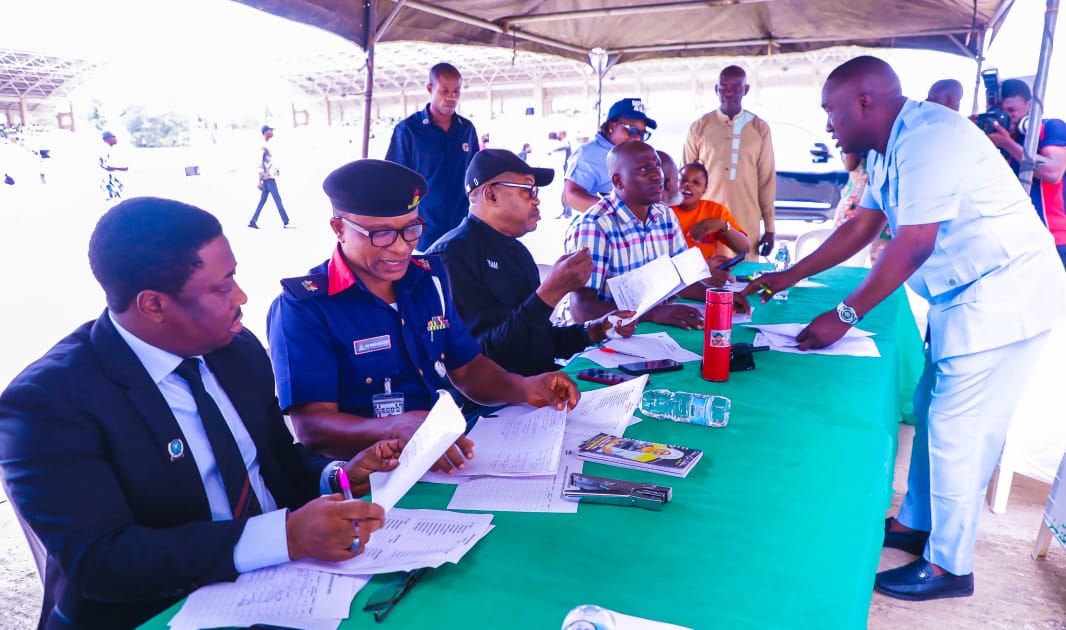 Security: EKSG Begins Recruitment of Over 500 Amotekun, Agro-Marshals, Anti-Gracing Corps
 
In a bold step to further enhance security of lives and property across the state, Ekiti State Government has begun the process of recruiting over 500 personnel into the Amotekun Corps,