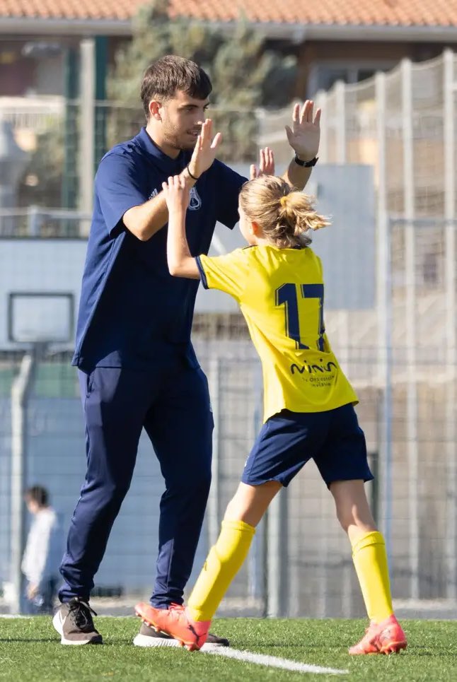 B14_Fitprogram's tweet photo. 🗓️⚽️FELIÇ DIA DE L’ENTRENADOR/A DE FUTBOL a tots/es aquells/es entrenadors/es que programeu!🥳

Els que no programeu, creieu que és un dia a celebrar?😝😝

#peafe25inefc https://t.co/cIbhDeHoJH