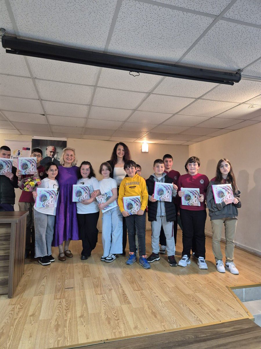 gstftrabzonuni's tweet photo. Fakültemiz Dekan Yardımcısı Doç. Dr. İlkay Canan Okkalı, Trabzon Çimenli İlkokulu’nun davetlisi olarak 29 Nisan 2025 tarihinde ilkokul öğrencileriyle buluştu.

Haberin detayları: https://t.co/HMSHII5o2M

@trabzonuniv https://t.co/t11X2U29sH