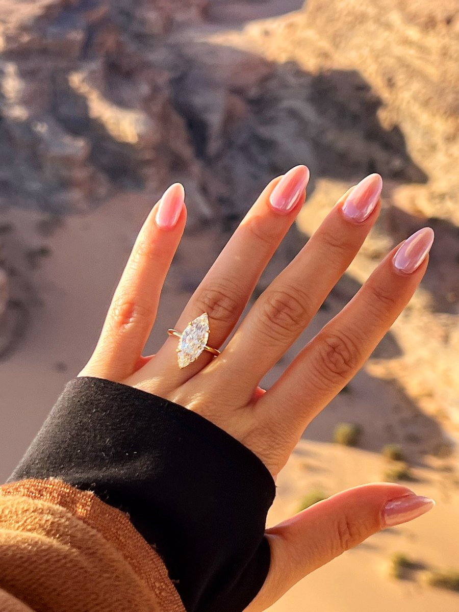 ayoair's tweet photo. HE PROPOSED 😭😭😭😭😭 WE’RE GETTING MARRIED!!!!!!!!!! 😭❤️❤️❤️❤️ 🇦🇫❤️‍🔥🇵🇸 https://t.co/pj2PFzNWWJ