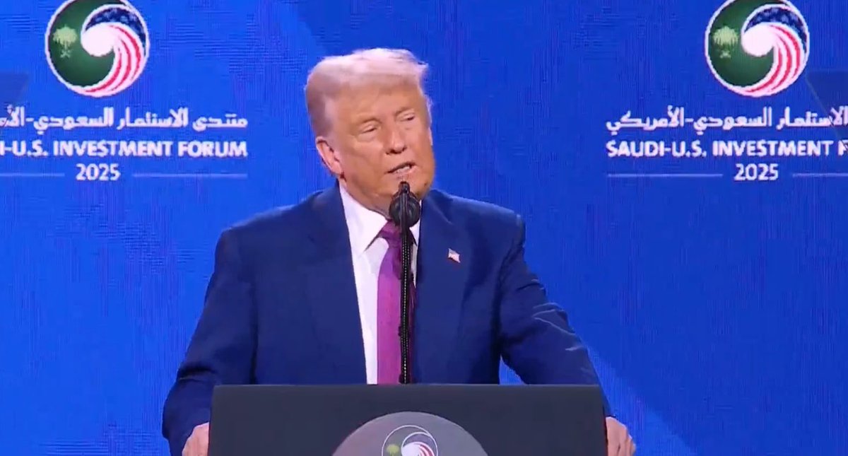 الرئيس الأمريكي دونالد ترمب: موجهاً كلامه لولي العهد الأمير #محمد_بن_سلمان: 

هل تنام؟ كيف تنام ليلا؟!

لقد قمت بعمل رائع ومنتقدوك شككوا بإمكانية عمل ذلك.. ولكنك فعلت وأثبتت بأن النقاد كانوا على خطأ.

#92_عاما_من_الشراكه_والازدهار