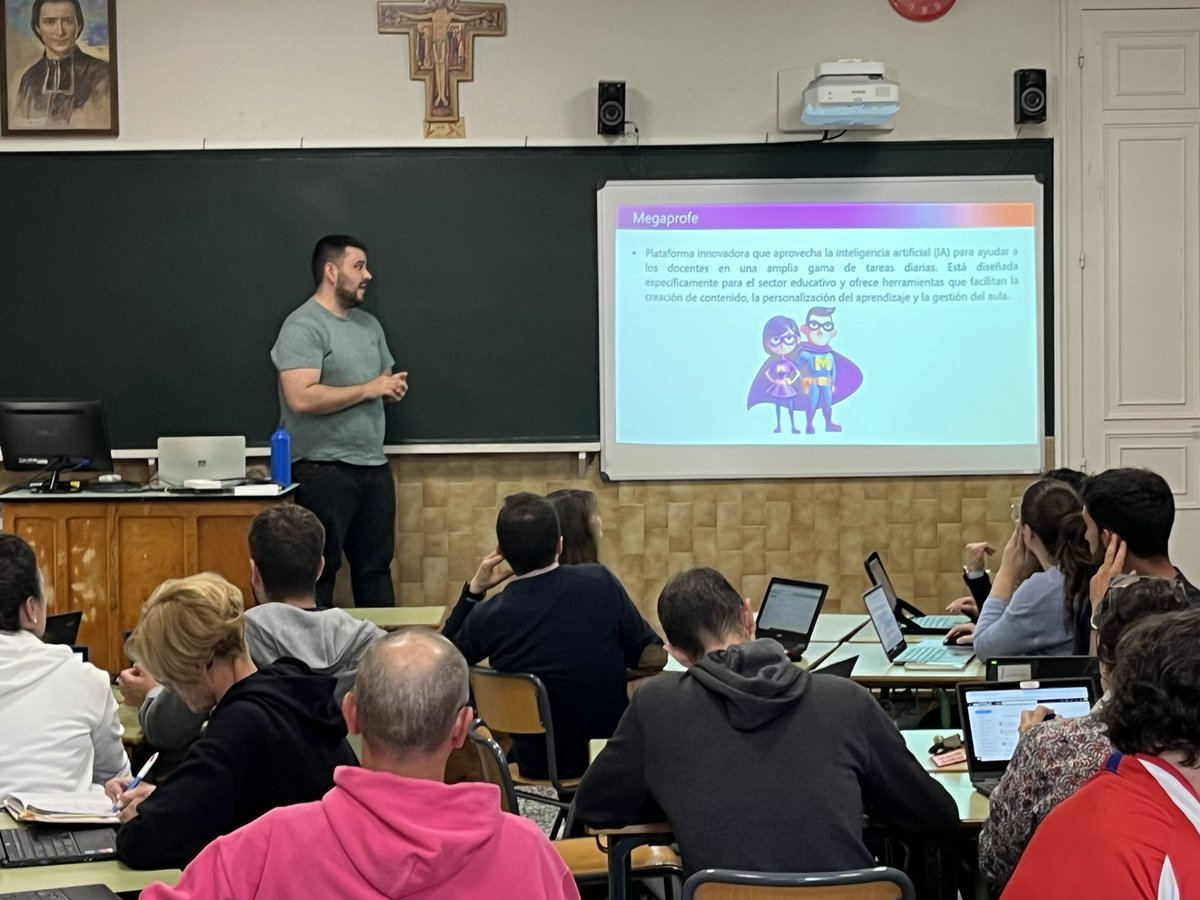 El claustro de profesores recibe formación sobre Digitalización con nuestros partner <a href="/Icono_edu/">ICONO</a>. Conocemos nuevos recursos de IA generativa relacionados con el ámbito pedagógico. 

#ProyectoDigital
#MaristasCuentaConmigo