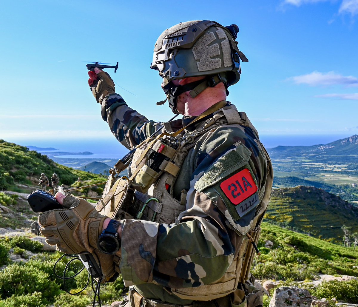 2e REP - 2e régiment étranger de parachutistes (@2repofficiel) on Twitter photo Jour 2 - LIBECCIU 2025
L’exercice se poursuit en Balagne. Les compagnies et le poste de commandement continuent leurs manœuvres et mettent en œuvre de multiples modes d’action et savoir-faire. Jour 2 - LIBECCIU 2025
L’exercice se poursuit en Balagne. Les compagnies et le poste de commandement continuent leurs manœuvres et mettent en œuvre de multiples modes d’action et savoir-faire.