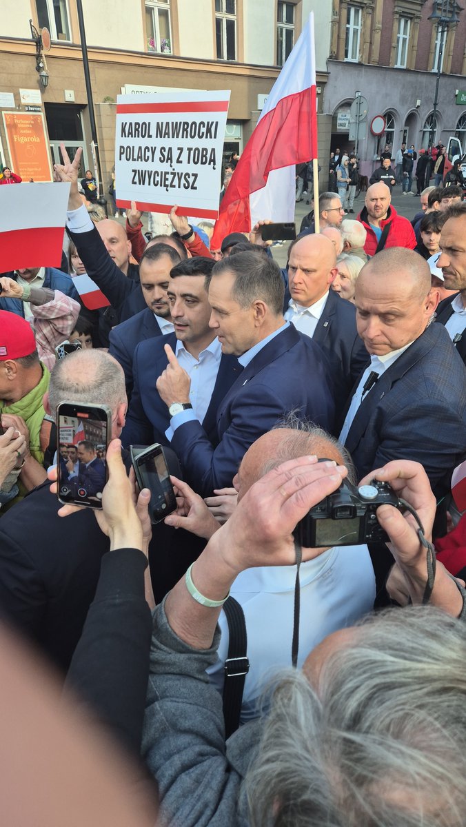 Szymon Kastelik (@skastelik) on Twitter photo To specjalny gość spotkania na Górnym Śląsku. Simion, zwycięzca pierwszej tury w Rumunii, zapowiada, że razem z Nawrockim chce budować silną i niezależną Europę.
<a href="/RadioZET_NEWS/">Radio ZET NEWS</a> To specjalny gość spotkania na Górnym Śląsku. Simion, zwycięzca pierwszej tury w Rumunii, zapowiada, że razem z Nawrockim chce budować silną i niezależną Europę.
<a href="/RadioZET_NEWS/">Radio ZET NEWS</a>