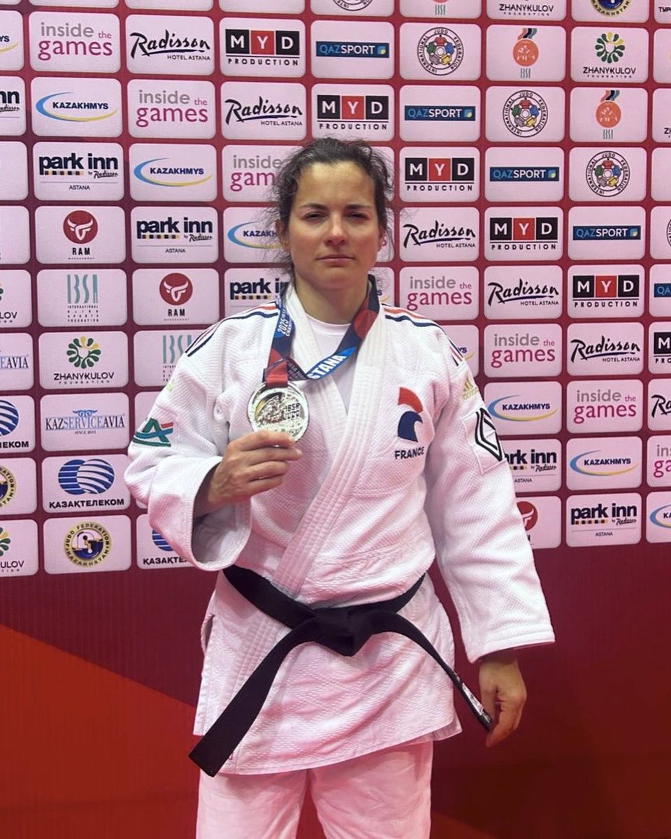 VICE-CHAMPIONNE DU MOOONDE 🥈

Sandrine Martinet (-52kg/J2) s'incline en finale des championnats du monde IBSA et devient vice-championne du monde. 💪✨

Huitième médaille mondiale pour notre Française ! Bravo Sandrine !! 👏🇫🇷

#JudoIBSA #FierdEtreJudoka
