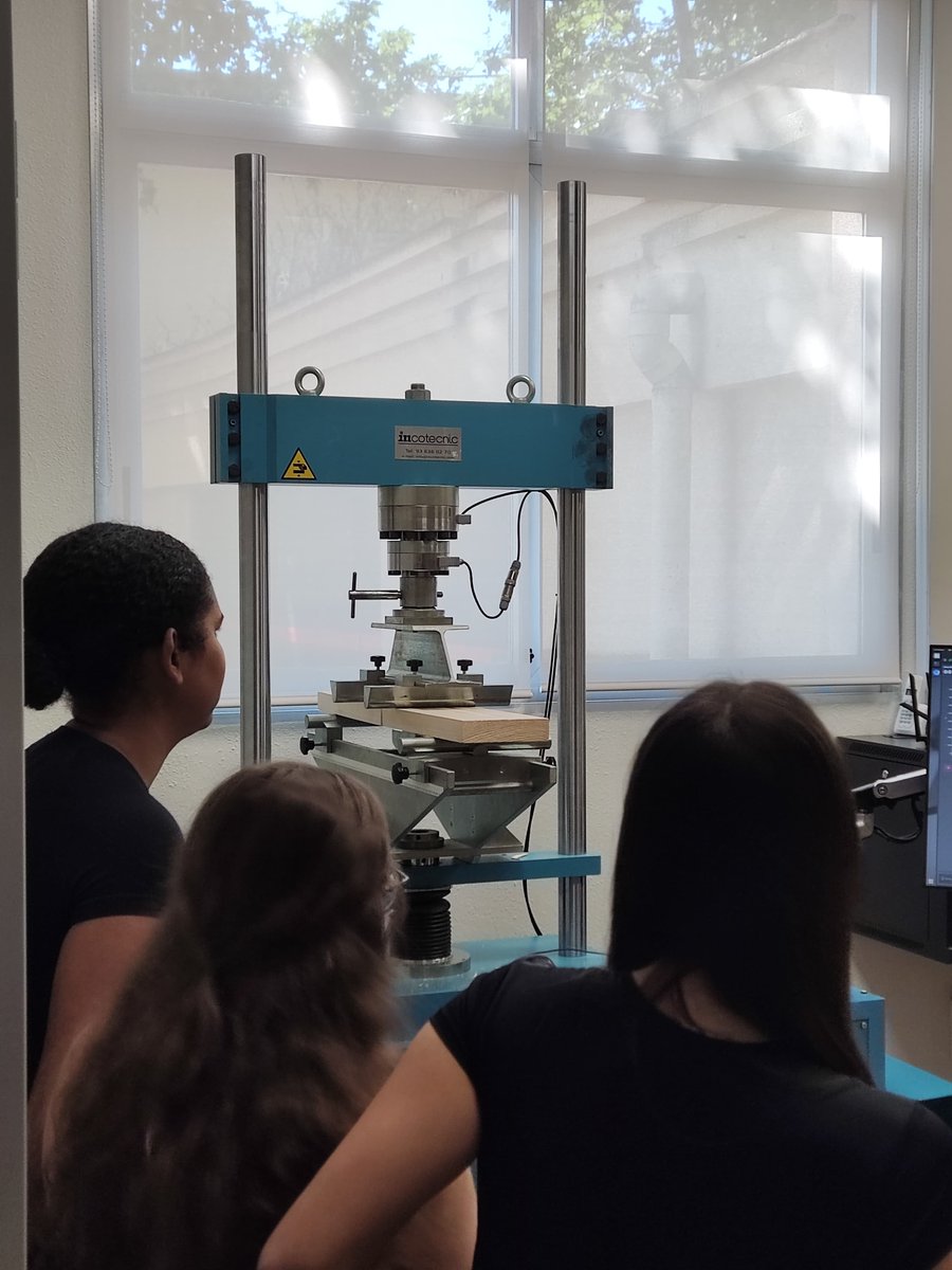 incafust_ctfc's tweet photo. L'alumnat del Grau en #Arquitectura Tècnica i Edificació de la @UdL_info ens visita per conèixer la nostra tasca de recerca en l’àmbit de la fusta estructural i els serveis que s’ofereixen des del laboratori.
#Arquitectura sostenible,  @EPS_UdL https://t.co/fLEzLbIniC