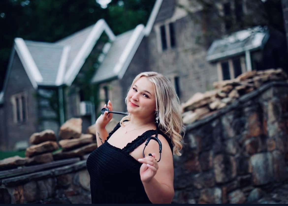 Congratulations to Shaler Area senior Rylie DeFazio who will attend CCAC to pursue her Nursing career and hopefully go into pediatric oncology!

Rylie is a second-year student in A.W. Beattie's Health and Nursing Sciences program. 

Good Luck Rylie!
