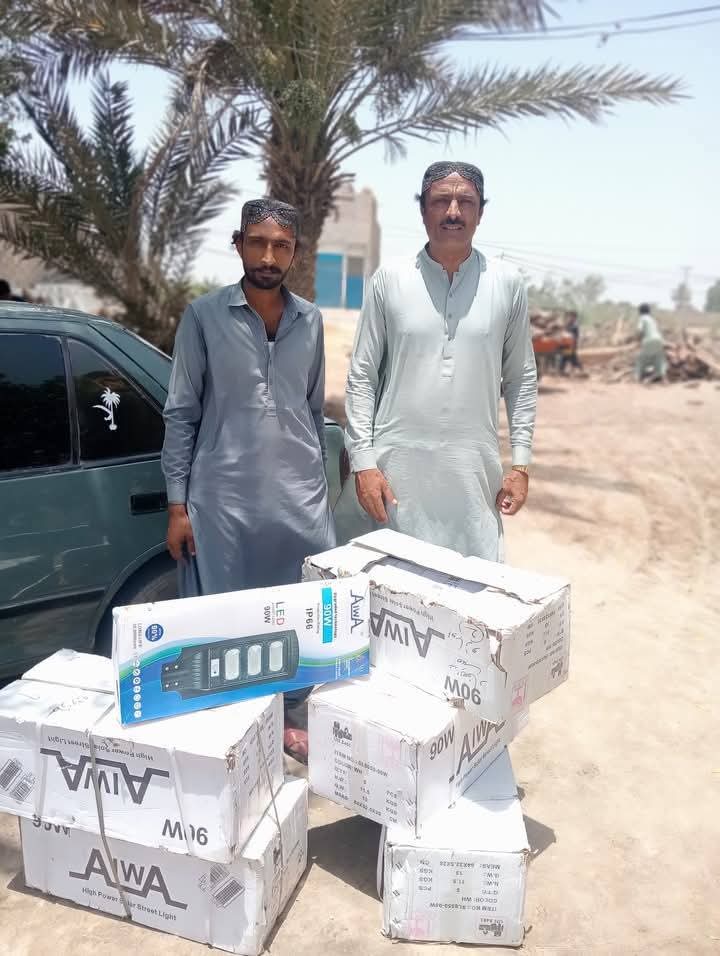 TeamKhalidKhan's tweet photo. خدمت کا سلسلہ جاری ،
 اوباڑو : رہنما پاکستان پیپلز و ایم این اے گھوٹکی میر خالد احمد خان لونڈ کی جانب سے یوسی وسطی جیون شاہ کے عوام کو اسٹریٹ لائٹس کا تحفہ دیا گیا ، 
#NA198 #PS18 #PPPGhotki 
@BBhuttoZardari @KhalidKhanLound https://t.co/oMbJ6j45xz