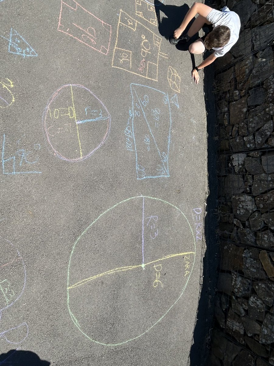 We soaked up the sunshine and added some shape knowledge to our outdoor space before tomorrow's maths tests ☀️ 📐