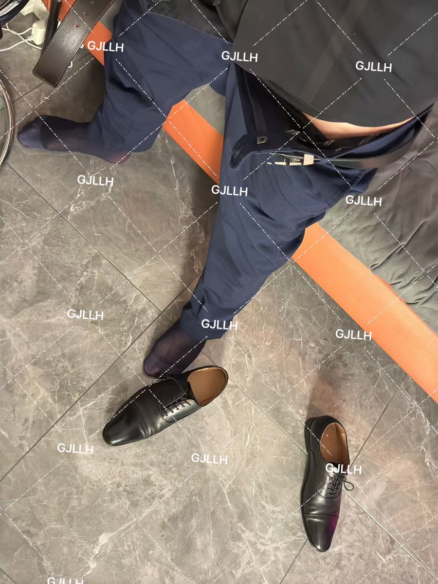 给正装皮鞋丝袜帅大叔口爆了 射得我满嘴都是……