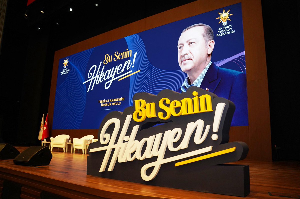 “Teşkilat Akademisi Liderlik Okulu” eğitim kampımız, ülkemizin dört bir yanından yuvamıza, Genel Merkezimize gelen İl ve İlçe Başkanlarımızın katılımıyla başladı.

Programda AK Partimizin 23 yıllık eşsiz hikayesinin sahibi; emeğin, vefanın, adanmışlığın vücut bulmuş hali çok