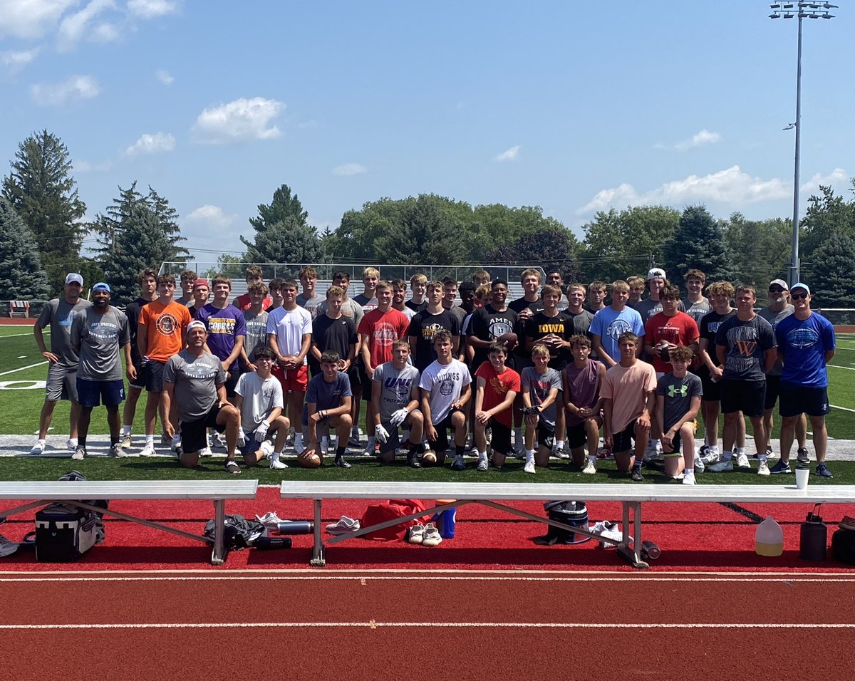 jefftrickeyqb's tweet image. It’s heating up!  19 days till we hit the turf.  Love seeing the amount of return campers coming back for more.   Skill sets and mindsets…Accept The Risk of Leadership!