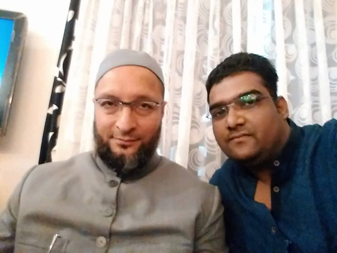 IRBAAZ ANSARI (@irbaazansari) on Twitter photo #HappyBirthday <a href="/asadowaisi/">Asaduddin Owaisi</a> Sahab Jinhein suna nahi gaya, unka saath nibhaaya hai,
Jahaan khauf tha, wahaan hausla badhaaya hai,
Nafrat ke toofan mein bhi chiraag jalaaye rakha hai
#asaduddinowaisi #IrbaazAnsari #HappyBirthday <a href="/asadowaisi/">Asaduddin Owaisi</a> Sahab Jinhein suna nahi gaya, unka saath nibhaaya hai,
Jahaan khauf tha, wahaan hausla badhaaya hai,
Nafrat ke toofan mein bhi chiraag jalaaye rakha hai
#asaduddinowaisi #IrbaazAnsari