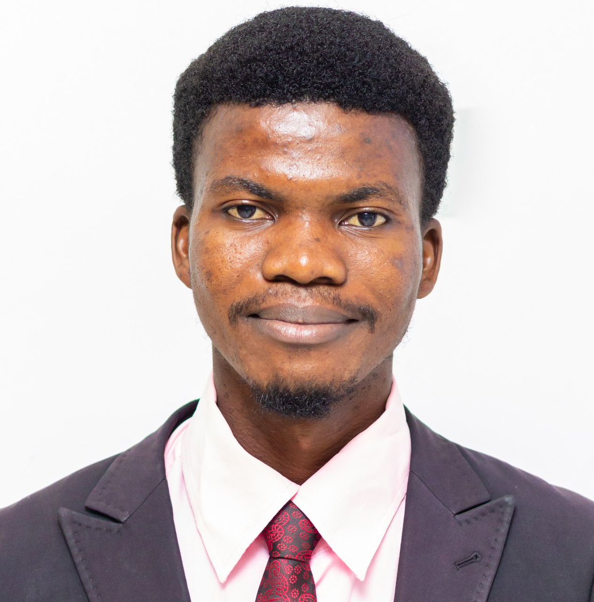 I am Monday Oladeji 

A Creative Realtor.

Presently, the Creative and Communication Lead at GHI-O2-REALITY.

I bring Value close to people.