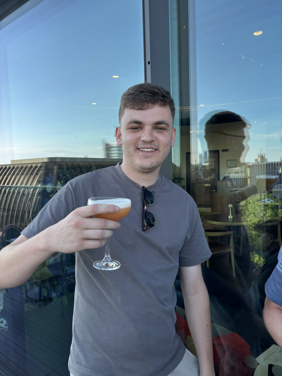 Head of recruitment has signed a pornstar 🍹