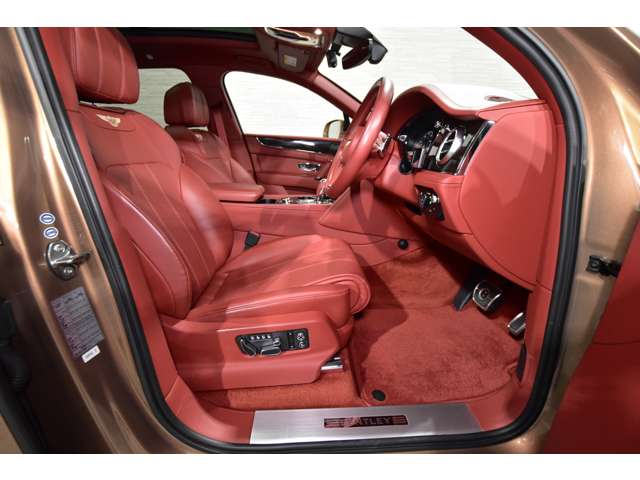 2018 BENTLEY BENTAYGA 4.0 V8 PETROL
Total Cost: KES 23,000,000 (Including taxes)

☎️Sales 0743 550 554 
Source country: Japan 🇯🇵
Mileage: 52,000KMS
Approximate importation time: 45