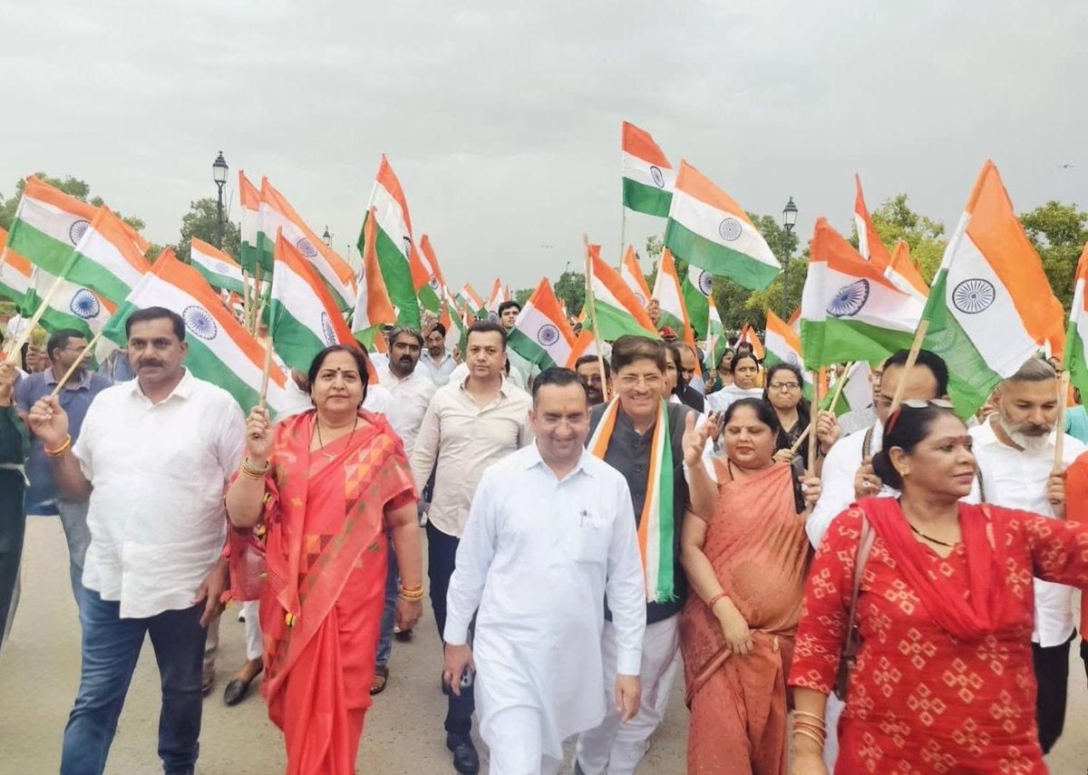 prashant4rss's tweet image. सेना के सम्मान में दिल्ली है मैदान में!

आज सामाजिक संस्था सिटिजन फ़ॉर नैशनल सिक्योरिटी द्वारा आयोजित तिरंगा यात्रा में सम्मिलित होने का सौभाग्य प्राप्त हुआ।
#TirangaYatra 
#SindoorYatra