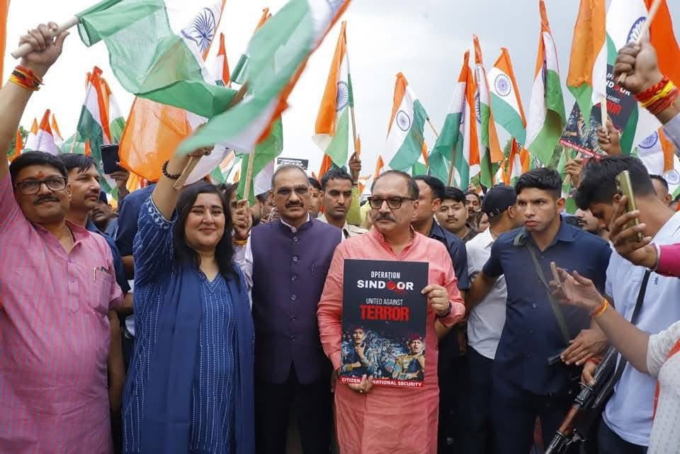 prashant4rss's tweet image. सेना के सम्मान में दिल्ली है मैदान में!

आज सामाजिक संस्था सिटिजन फ़ॉर नैशनल सिक्योरिटी द्वारा आयोजित तिरंगा यात्रा में सम्मिलित होने का सौभाग्य प्राप्त हुआ।
#TirangaYatra 
#SindoorYatra