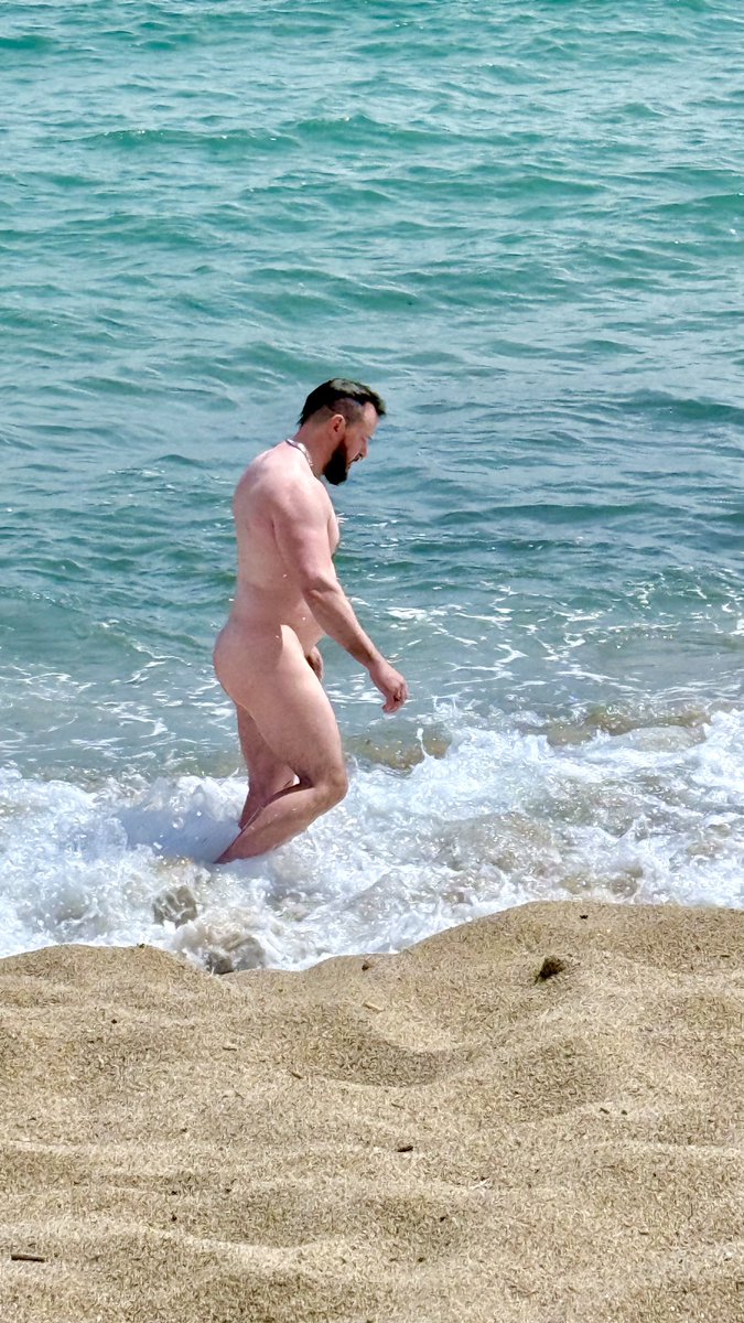 njwpup's tweet photo. The beautiful nude beach at Barcelona. While I was here I thought I’d visit. https://t.co/jnuy1YzwEx