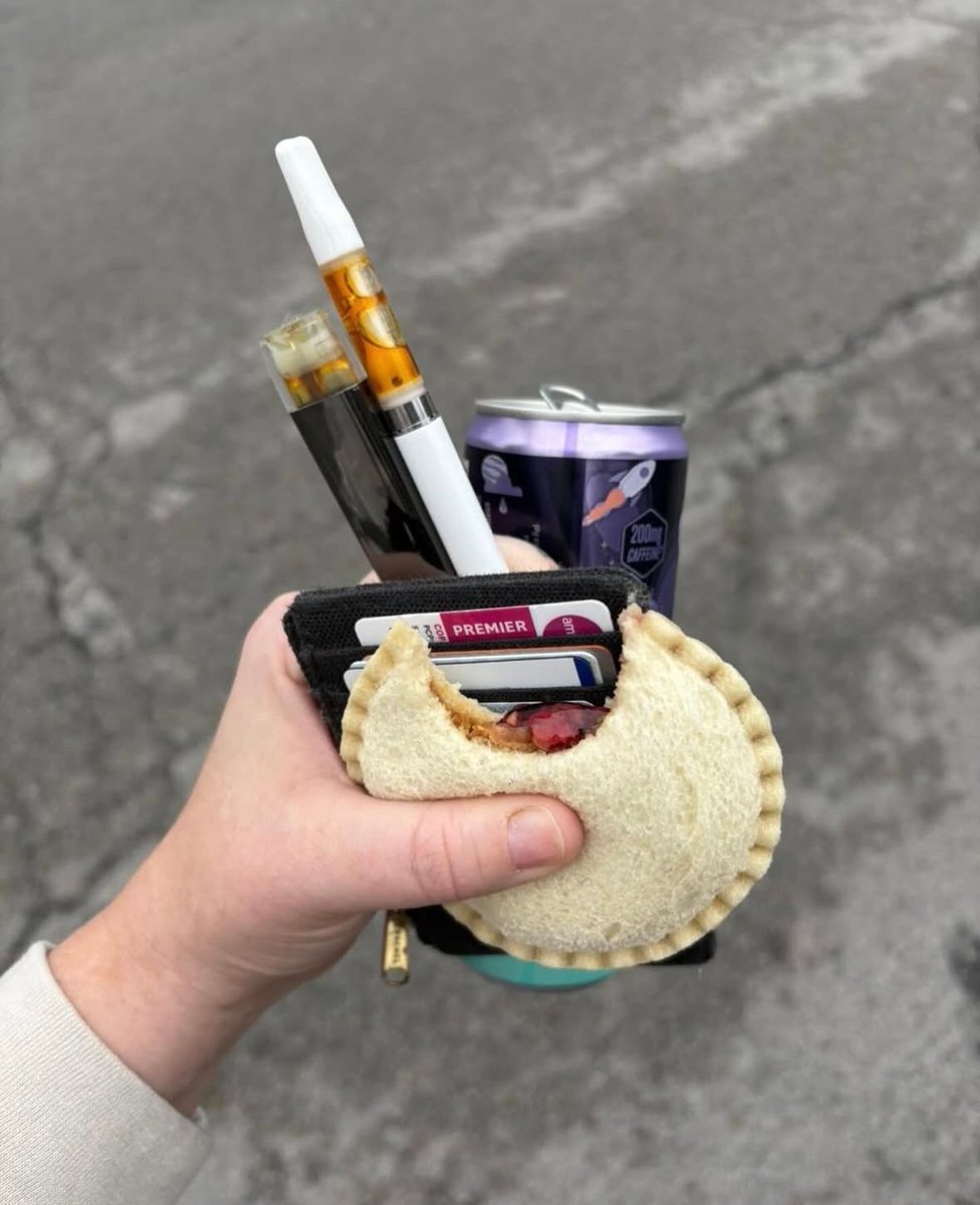 WeedPorns's tweet image. Hot girl breakfast