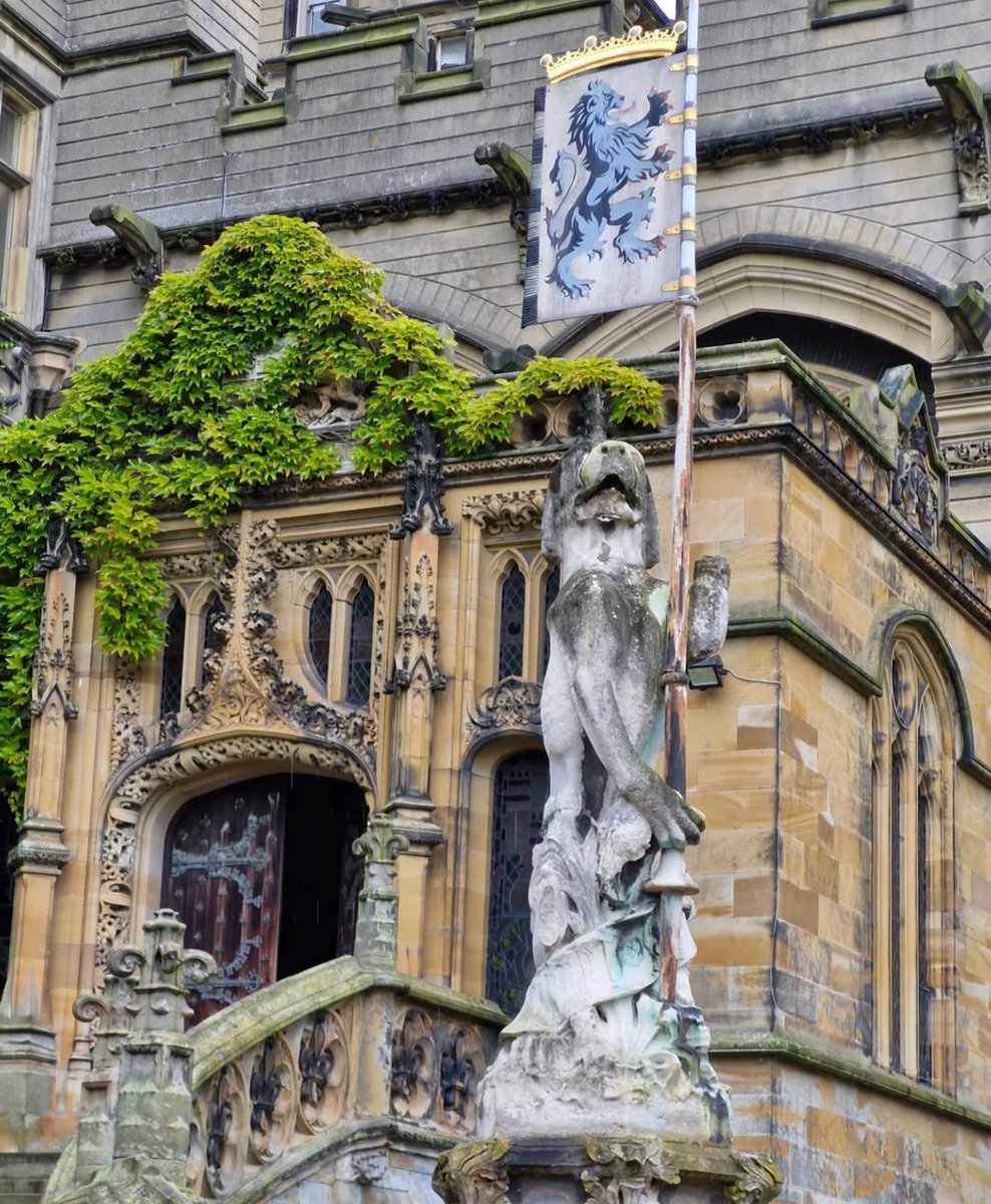 Pugin_awn's tweet photo. Detail of the main door. Façade of #CarltonTowers, #Yorkshire. #EDWARDWELBYPugin.1871-74. @carlton_towers
It was built as extension to #CarltonHall, the seat of the #Stapletonfamily whose lineage dates back to the 14th century.
#awnpugin #pugin #augustuspugin #gothicrevival #art https://t.co/vsyBzGSB2Y
