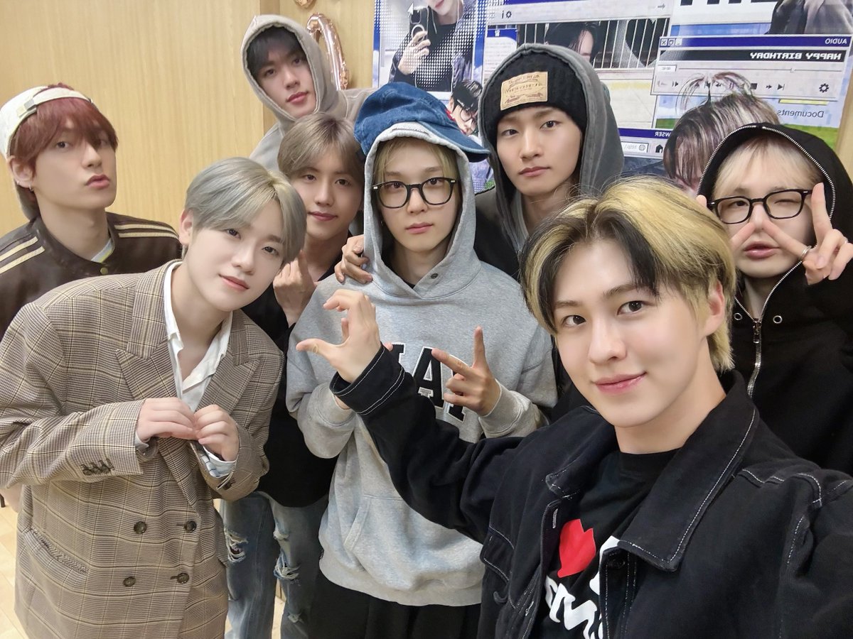 [🎁]
올해 생일도 시작부터 사랑과 행복이 가득한 동현이의 날💛 오늘 하루도 제니스와 즐거운 생일 보낼 예정🎉

#EPEX #이펙스 #KEUM #금동현
#금자님생일축하해요
#514withKEUMissonice