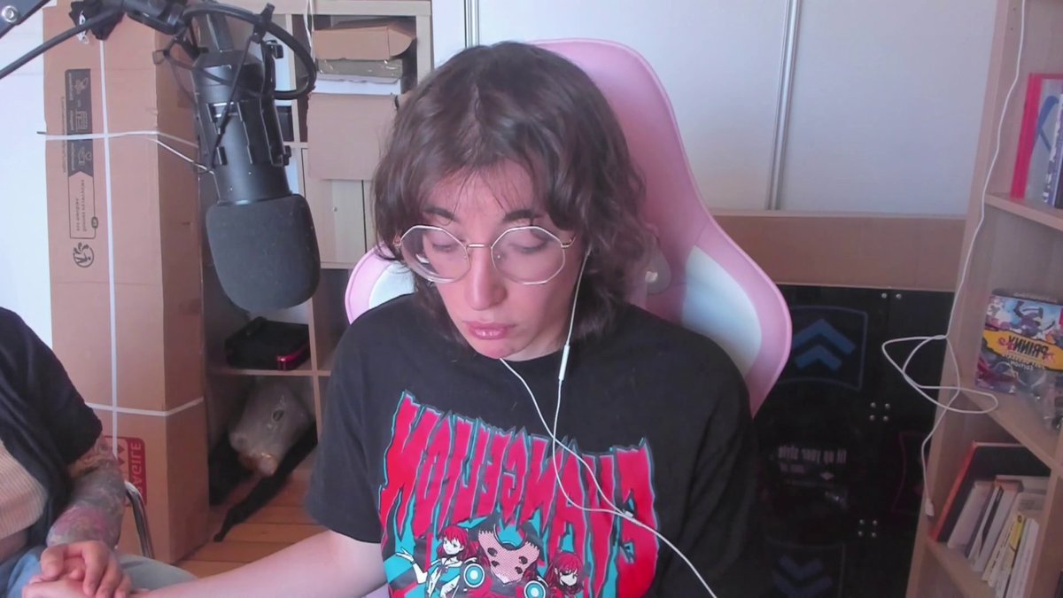 Lenophie a abusé de moi s*xuellement au long de notre relation.
Puis elle a usé de tous ses moyens pour m'isoler et prolonger le harcèlement.

Aujourd'hui, elle me menace si je n'arrête immédiatement de parler de VSS sur internet.

youtu.be/7LgYv8trubo