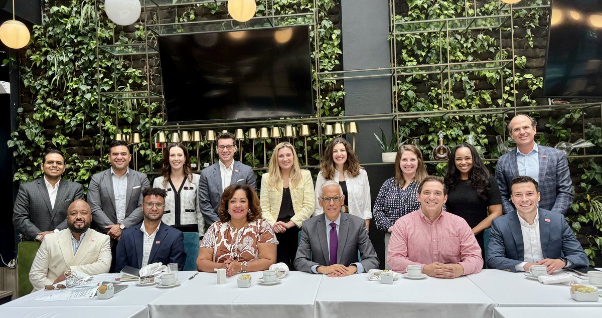 #USMexico360 | Starting off day one with a meeting with Ambassador <a href="/JulianVenturaV/">Julián Ventura</a>! He shared a thoughtful overview of the current state of the U.S.-Mexico relationship and how it’s influencing policymaking not just in our two countries, but across the globe.

🤝 <a href="/ACYPL/">ACYPL</a>
