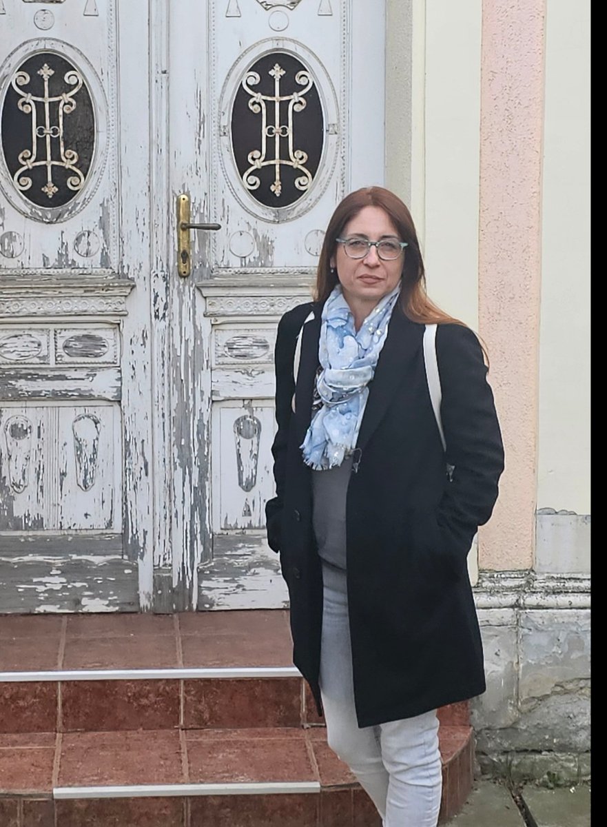 Moja majka, Marija Vasic,u 8 jutros zapocela strajk gladju, strajk zedju, odbija terapiju i odbija infuziju.
U pritvoru na Klisi.
Porucila je:
"Trazim oslobodjenje nezakonitog pritvora i ja cu svojim zivotom da protestvujem protiv toga, jer milost ne trazim niti bih vam je dala"