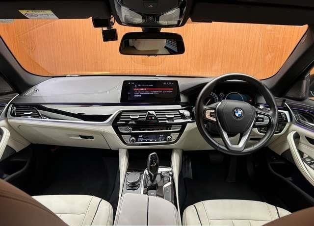 2018 BMW 540i M Sport | LUXURY PERFORMANCE TOURING

Total Cost: KES 6,130,000 (Including taxes)
📞 For enquiries: 0743550554

Source country: Japan 🇯🇵
Mileage: 79,000km

NOTABLE VEHICLE FEATURES
◾ 3000cc TwinPower Turbo inline-6 engine
◾ 8-Speed Steptronic Automatic gearbox