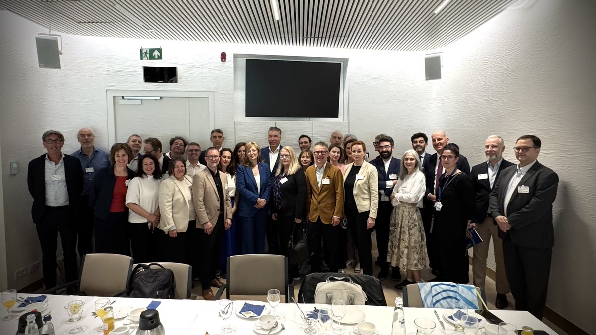 Ekaterina Zaharieva (@ezaharievaeu) on Twitter photo Great talk with the Knowledge and Innovation Community for Culture and Creativity, hosted by MEP Christian Ehler. Strengthening collaboration between <a href="/EITeu/">European Institute of Innovation & Technology</a> and <a href="/HorizonEU/">Horizon Europe 🇪🇺</a> Cluster 2 is crucial to support EU cultural and creative industries and enhance competitiveness. Great talk with the Knowledge and Innovation Community for Culture and Creativity, hosted by MEP Christian Ehler. Strengthening collaboration between <a href="/EITeu/">European Institute of Innovation & Technology</a> and <a href="/HorizonEU/">Horizon Europe 🇪🇺</a> Cluster 2 is crucial to support EU cultural and creative industries and enhance competitiveness.