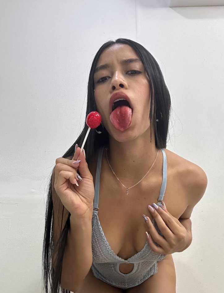 "Let’s shake things up tonight!” ✨ #LaurentRay

Find her here: aws.im/25lx