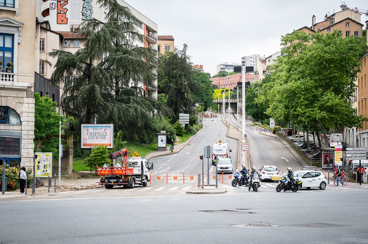 🚧 Montée de la Boucle : Initialement prévue dans plusieurs semaines, nos équipes ont travaillé en urgence pour la restauration de cet axe majeur touché par la pluie.

📅 Aujourd'hui à 17h.

✅Réouverture du sens Lyon ➜ Caluire ⇧

📅 Vendredi en fin de journée.

✅ Réouverture