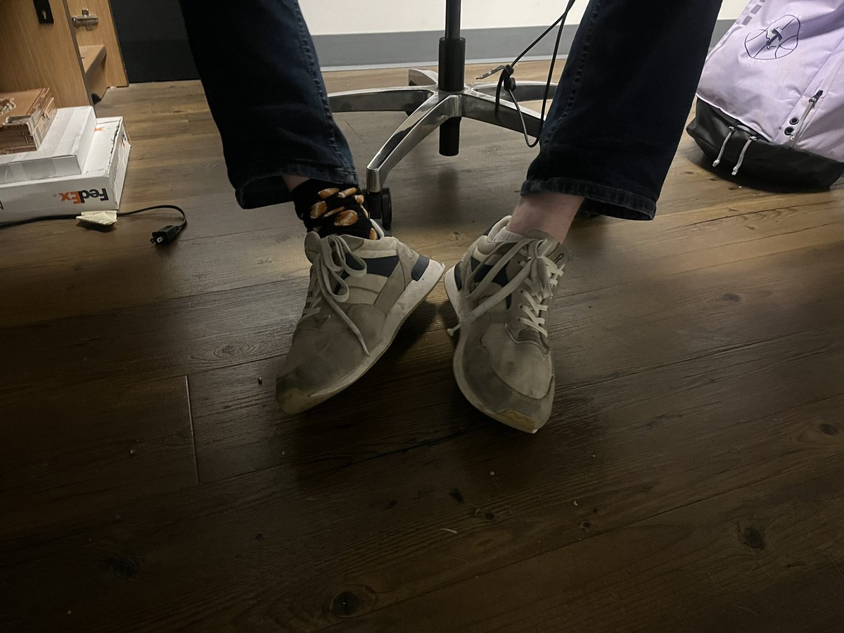 Sybil Summers (@sybil1037) on Twitter photo As promised, your daily <a href="/ClaytonNeville/">Clayton Neville</a> mismatched socks pic. How did it take me a year to notice this smooth style? As promised, your daily <a href="/ClaytonNeville/">Clayton Neville</a> mismatched socks pic. How did it take me a year to notice this smooth style?