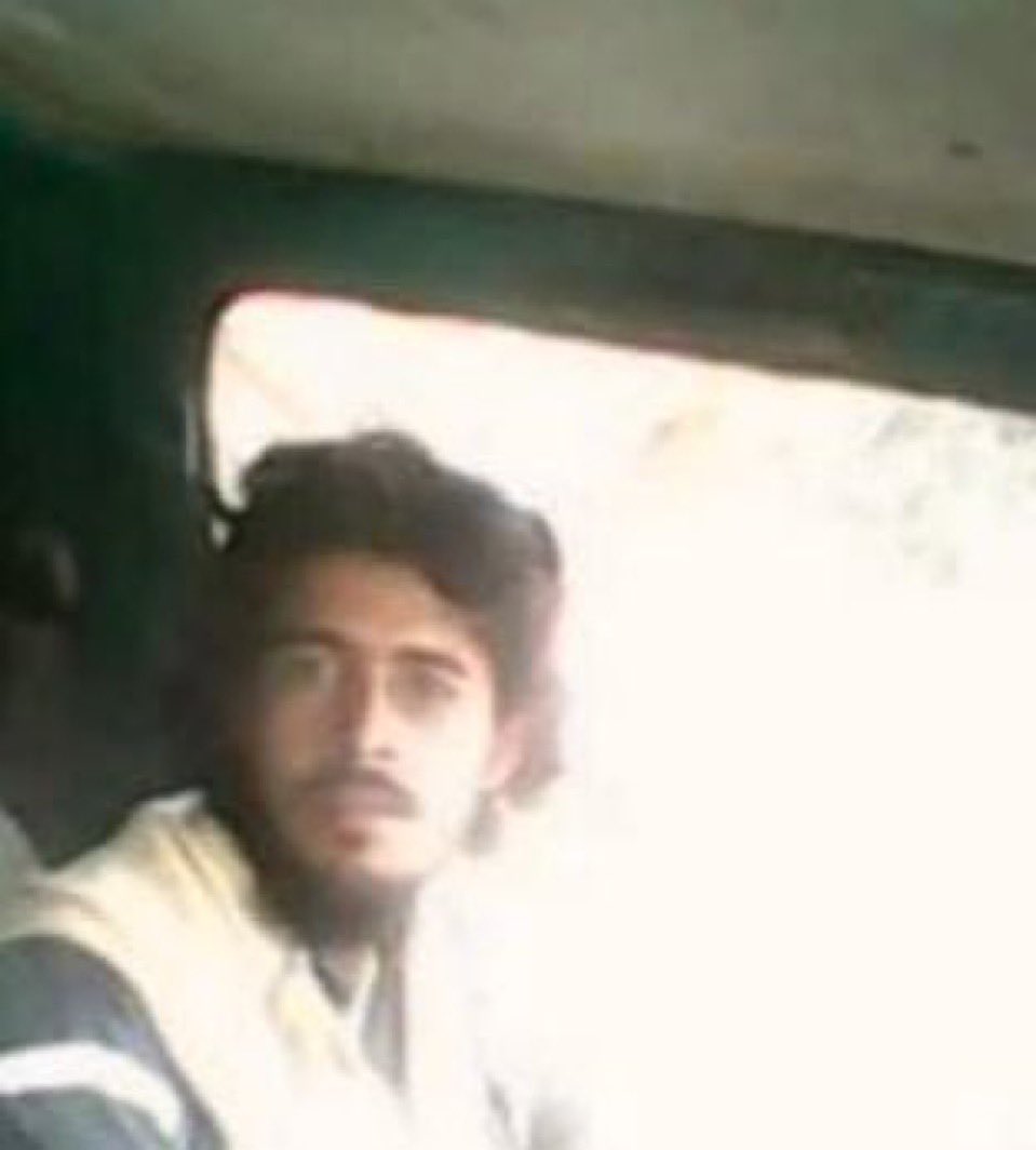 تم القبض يوم أمس على أحد عناصر تنظيم القاعدة يدعى/ ابو عاصم الوليدي في محافظة شبوة وهو في طريقة الى مارب قادم من أبين، وهو أحد القيادات الميدانية وخبير متفجرات وتلقى التدريب في معسكر بن لادن بالمحفد
#_أبين_مارب_شبوة

#ترامب_في_السعودية