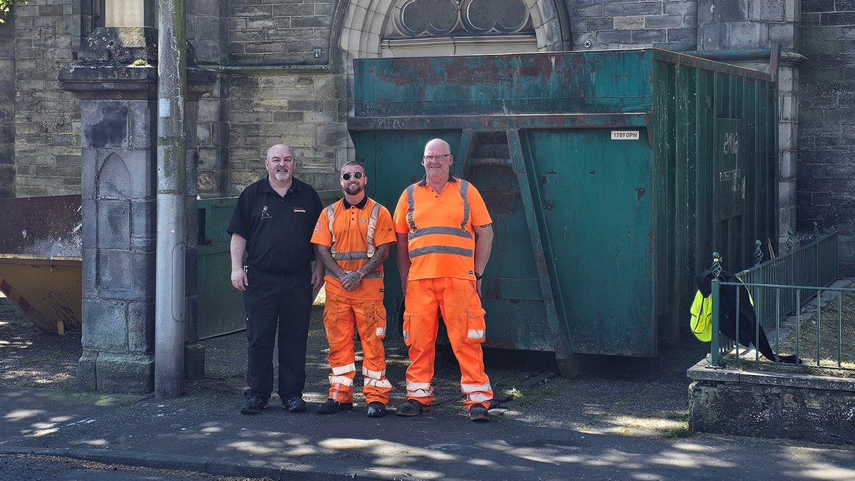 Well done to our #Glenrothes team for their amazing support of #AutismRocks (Fife). Their generous donation of skips is helping the charity achieve its goals. Autism Rocks (Fife) provides help, support &amp; advice to over 3,500 autistic families &amp; individuals across #Fife #WeAreEnva