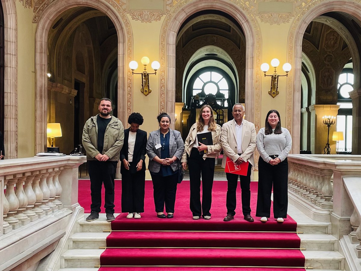 Andres García Berrio (@andres_gberrio) on Twitter photo Avui ens hem reunit amb Samira Hamidi, responsable de <a href="/amnesty/">Amnesty International</a> per a l'Afganistan.
La situació es massa greu. Podeu conèixer la seva visió a través d'aquesta entrevista realitzada amb motiu de la seva visita a l'estat espanyol: elpais.com/planeta-futuro… Avui ens hem reunit amb Samira Hamidi, responsable de <a href="/amnesty/">Amnesty International</a> per a l'Afganistan.
La situació es massa greu. Podeu conèixer la seva visió a través d'aquesta entrevista realitzada amb motiu de la seva visita a l'estat espanyol: elpais.com/planeta-futuro…