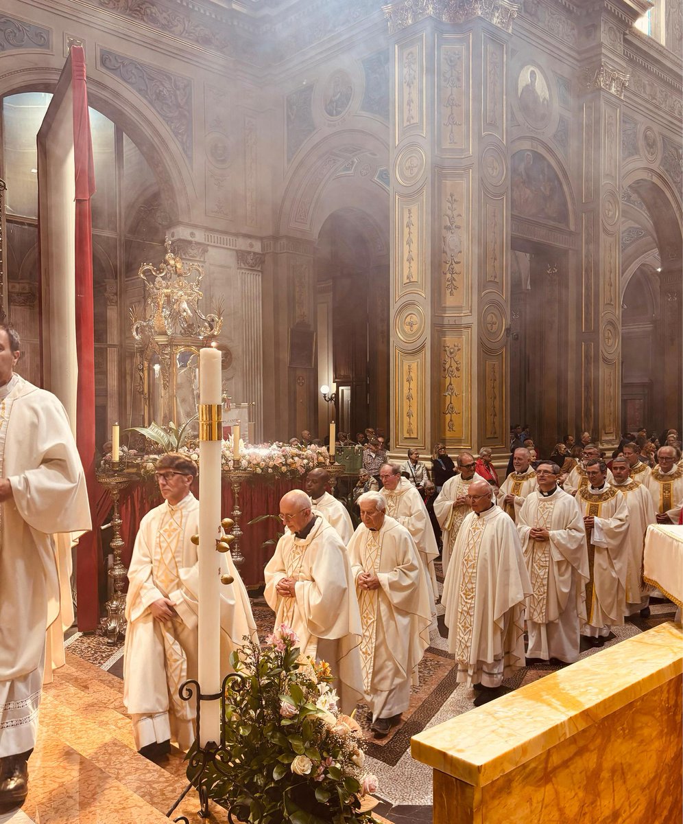 DiocesiAl's tweet photo. 📸 Un’unica Chiesa, un unico cuore
Domenica 11 maggio, nella Cattedrale di Alessandria, si è celebrata la Santa Messa solenne presieduta dal cardinale Angelo Bagnasco e concelebrata da tutti i Vescovi del Piemonte e dai sacerdoti della diocesi. https://t.co/5G3LcbyQIj