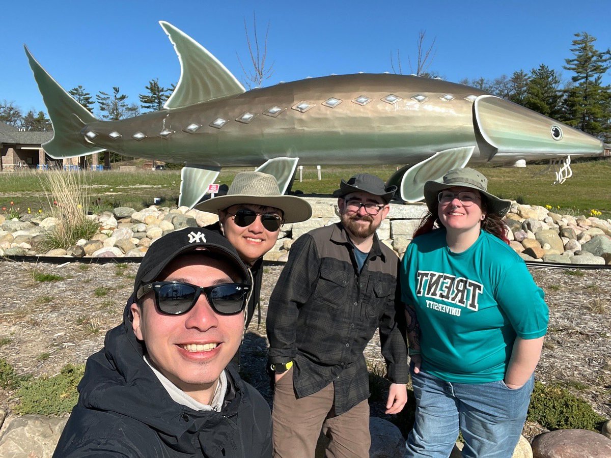 ecochangegroup's tweet image. Back in the field to complete our Spring sampling campaign 🌸 This year we are studying how soils contribute to the lakes they surround. How does carbon flow from land into water? What happens to soil carbon when it meets water? Important questions for climate change mitigation