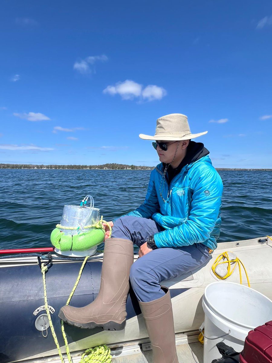 ecochangegroup's tweet image. Back in the field to complete our Spring sampling campaign 🌸 This year we are studying how soils contribute to the lakes they surround. How does carbon flow from land into water? What happens to soil carbon when it meets water? Important questions for climate change mitigation