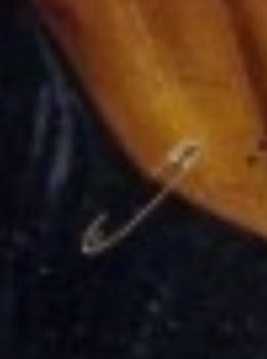 Так называемая «английская булавка», которая даже вовсе не английская, а американская, оказалась чисто российским изобретением!
Иначе, как объяснить ее появление на перевязи Петра Первого за 100 лет до регистрации патента?!