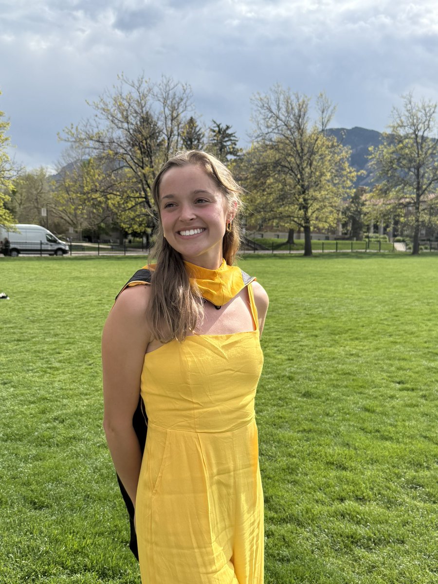 CUAgingLab's tweet image. Congrats to graduating lab members Sophia Mahoney (PhD), Ashley Darrah (MS) and Krisha Avalani (MS) for earning their degrees last week. We will miss them and can’t wait to see what they accomplish in the coming years!