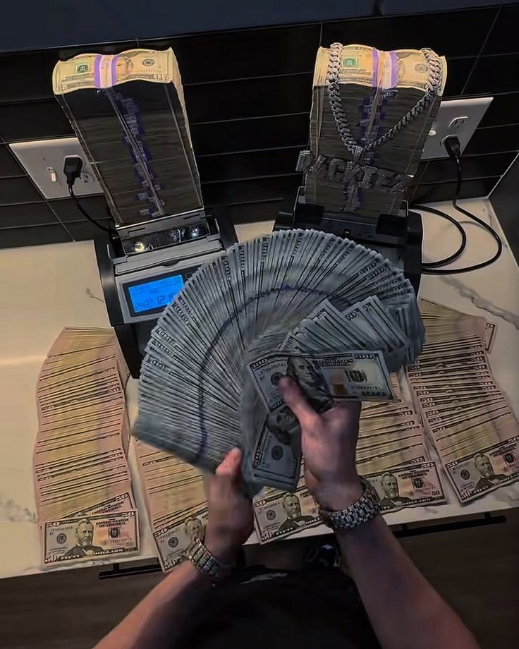 Spiritual Energy (@spiritualwibe) on Twitter photo I swear if you retweet you'll never lack money, don’t ignore it 💛💯💸 I swear if you retweet you'll never lack money, don’t ignore it 💛💯💸