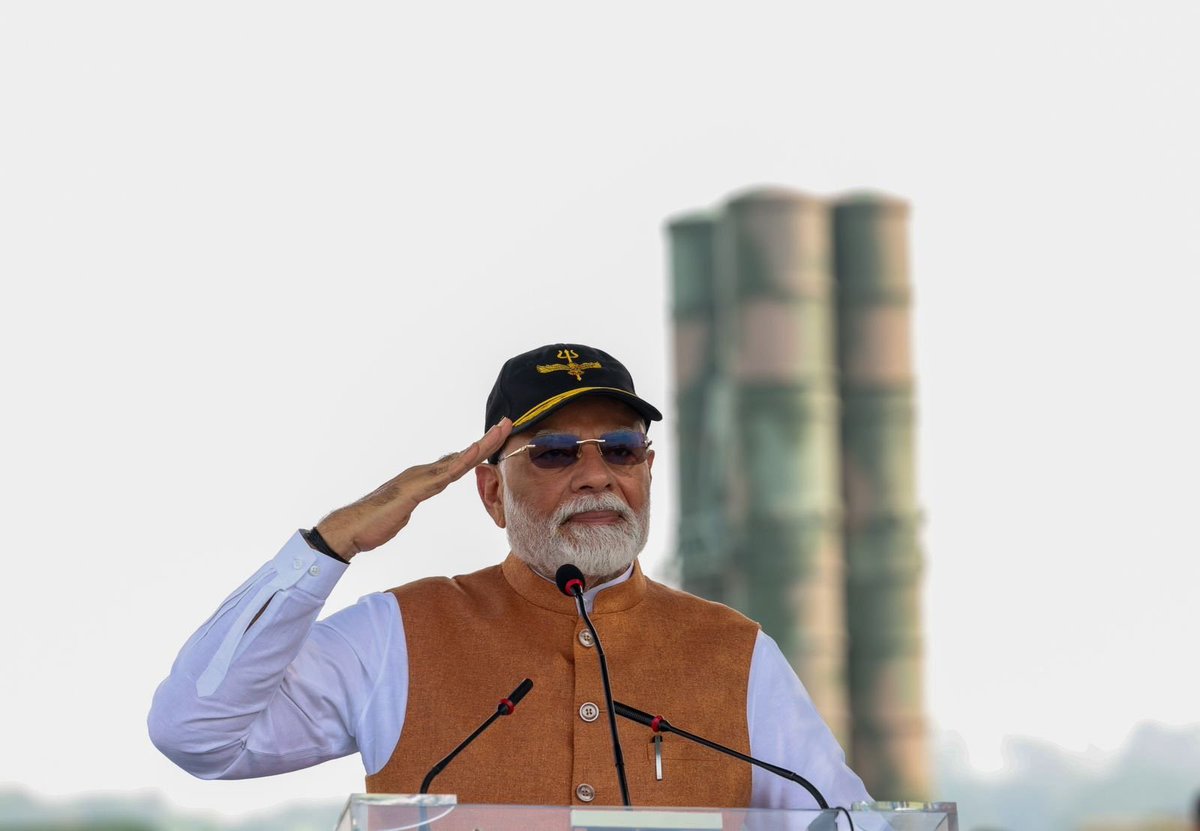 Twtnomer1's tweet photo. #S400 stands tall behind the PM at Adampur airbase.

In #Pakistan’s fantasy world:
— S-400 hit
— Runway destroyed
— 60 killed
— Base shut for years

Reality: PM visits, base fully operational. #FactCheck 
Wake up, #IndiaPakistanConflict #AdampurAirBase #ExposePakTerrorState https://t.co/hzrC6Fvpjh