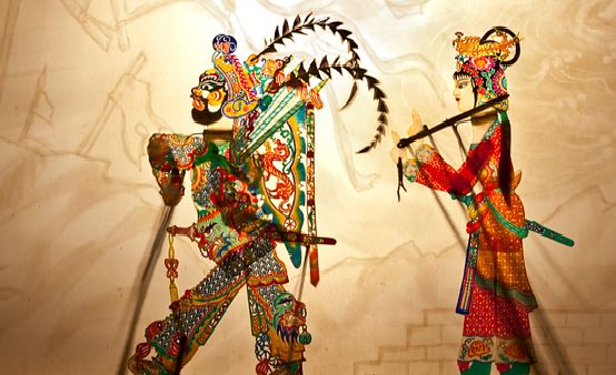 RealPreCinema's tweet image. This sort of Shadowful illusion was repeated many times throughout Chinese culture and all of Asia. #precinema

These Shadow Puppets were made of paper-thin cutouts of colourised animal skins and were called Shadow Plays, and later known as Shades.