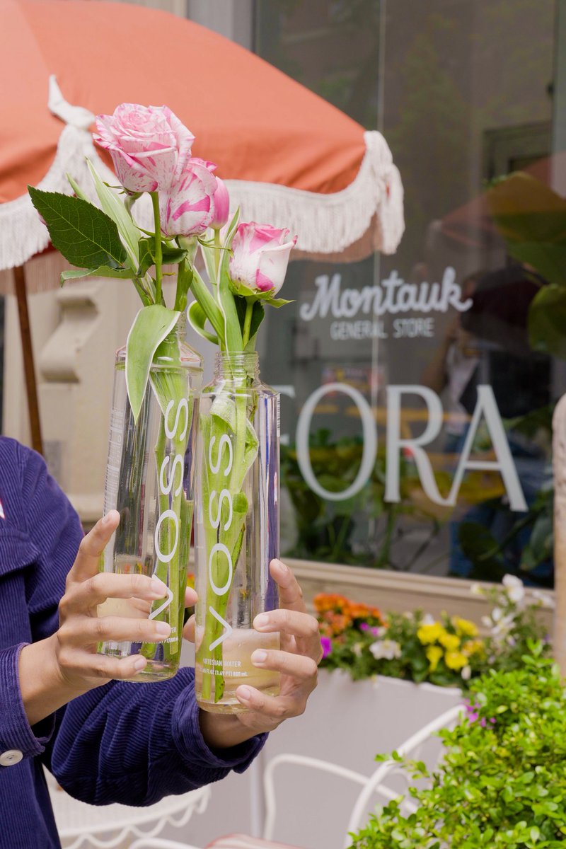 Upcycle your VOSS bottles as flower vases as seen at our #DIY Mother’s Day Activity at the #ForaTravel NYC Pop-Up! 💐🌷🌹♻️