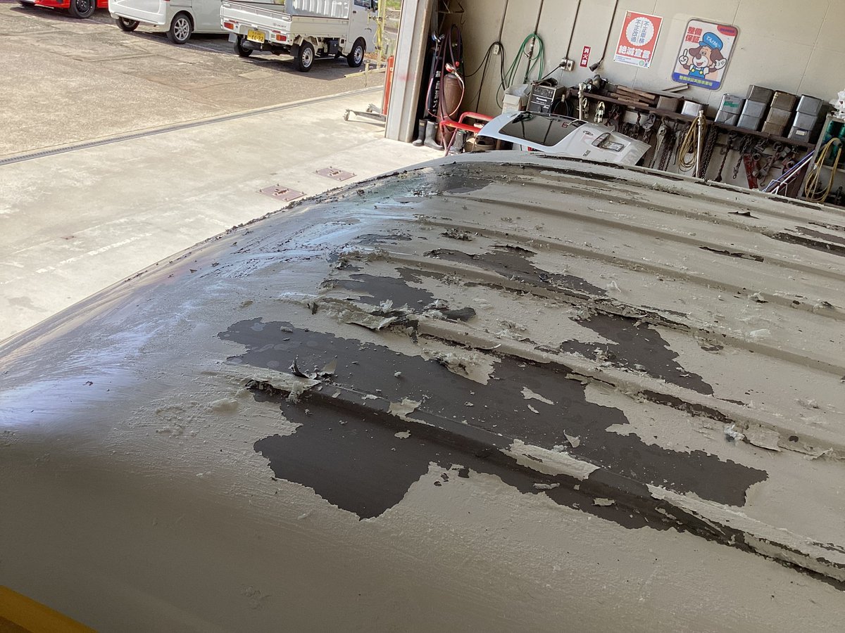 n3K95DgRS9nlBx1's tweet image. 私の愛車、
ハイエースの屋根が…😭
#ハイエースミドルルーフ
#ホワイトパールクリスタルシャイン
#ゼロナナゼロ