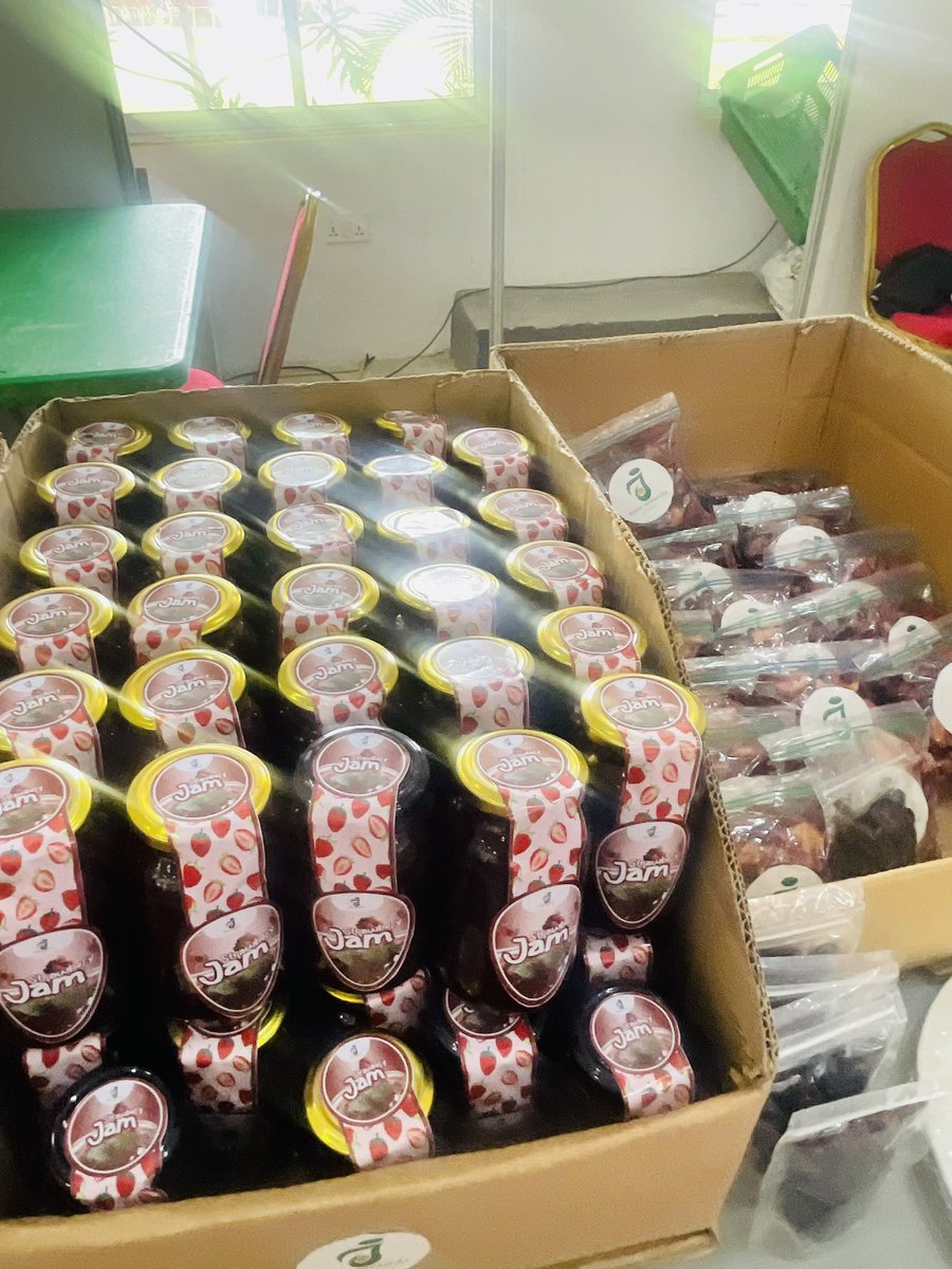 lois_bewaran's tweet photo. #PostHarvestSolutions #AgroErrands
Homemade strawberry jam, dried strawberries, and dried grapes now available!
₦4,500 for a jar of jam
₦2,500 for a 100g pouch of dried strawberries or grapes
Available for pickup in Abuja, we deliver to other states. https://t.co/flNMNwJZ0p
